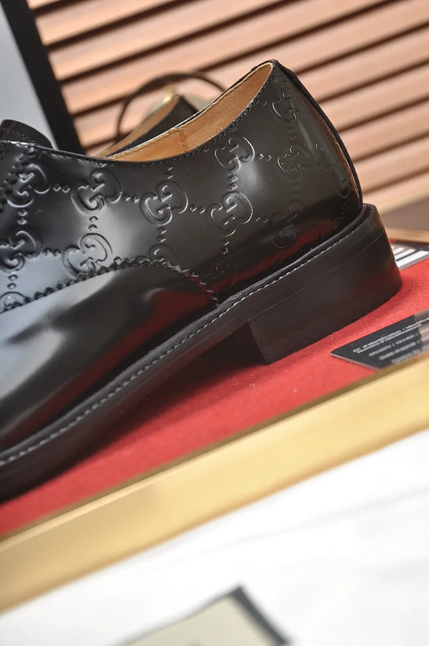 Men's shoes💰500💶Italy's top luxury men's shoe giant (GUCCI) (Gucci) (full cowhide lining) new arrival🍃Original European style🔰 Pleasant to the eye😍In order to make the shoes more durable and non-deformable🌀The production continues to follow traditional methods but there is still no lack of innovation💪Choose original sheepskin for the leather♻️ Smooth and natural And extra bright ⭐Made of imported cowhide, the first choice of rich people 38-45 (45 customized)